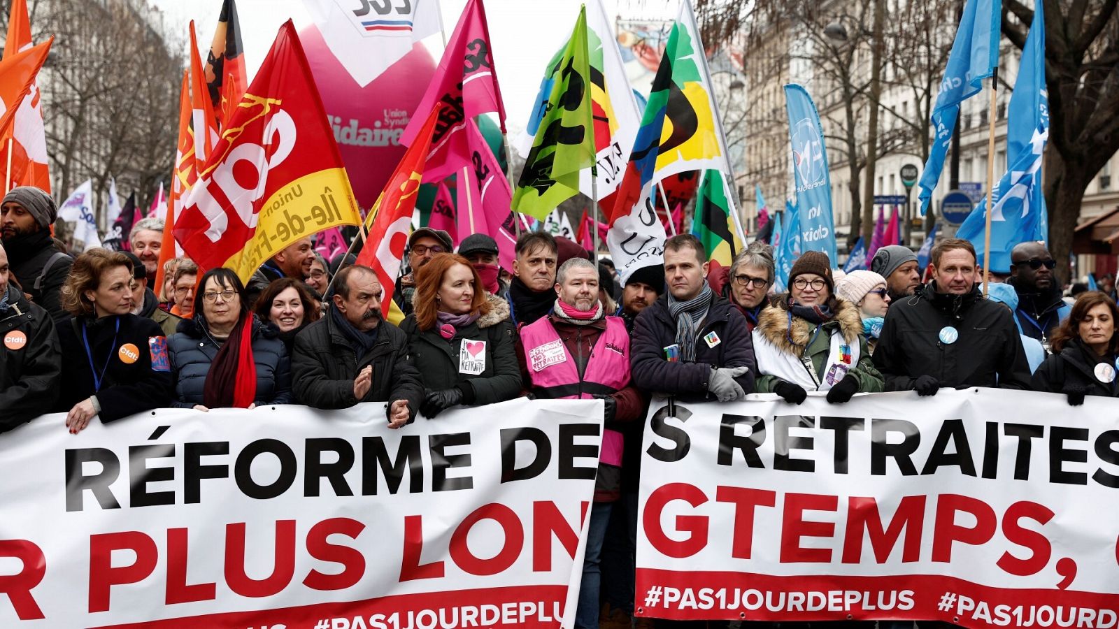 Decenas de miles de personas se manifiestan en Francia contra la reforma de las pensiones