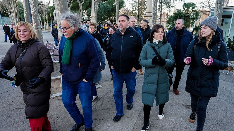Junqueras abandona la protesta independentista contra la cumbre entre abucheos y gritos de "traidor"