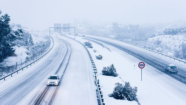 Telediario 1 - El temporal Fien se despide con nieve en las carreteras y con temor por el deshielo