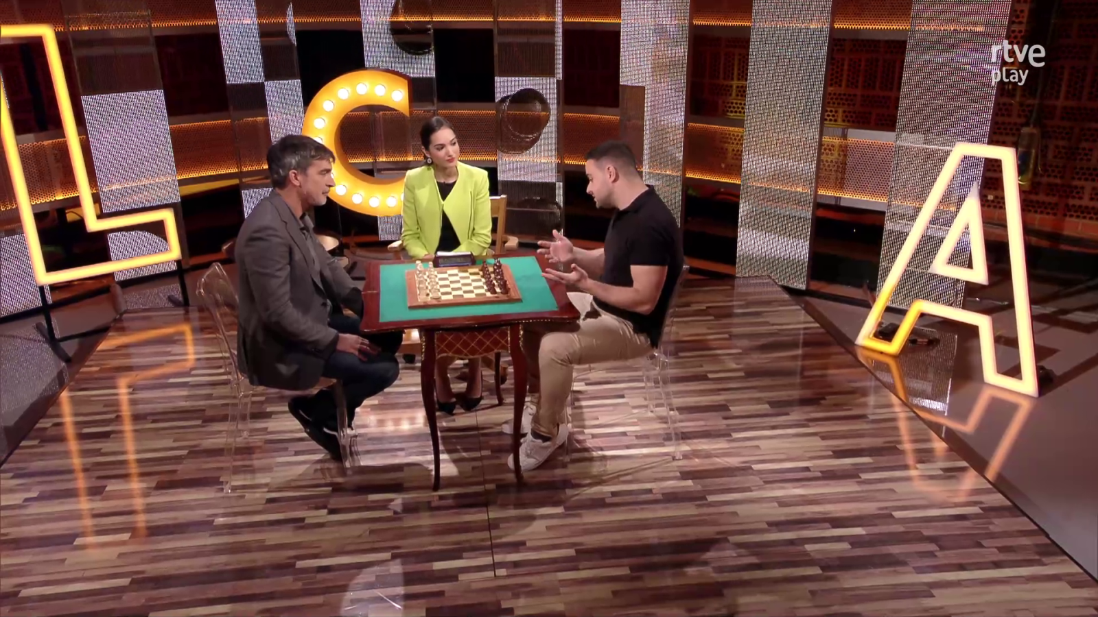 Culturas 2 - Ajedrez: Entrevista a Manuel Azuaga y Pepe Cuenca - Culturas 2 | Ver