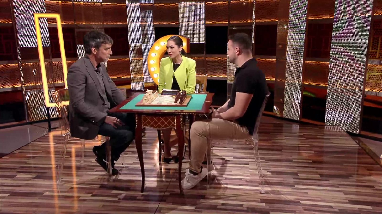 Culturas 2 - Jugamos al ajedrez y homenajeamos a Audrey Hepburn y a Lola Flores - Culturas 2 | Ver