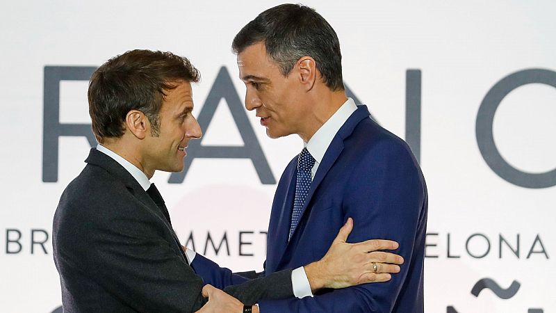 Sánchez y Macron sellan en Barcelona la nueva alianza hispanofrancesa con el 'Tratado de Amistad'