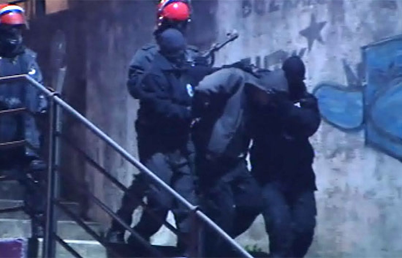 La Ertzaintza detiene a cinco presuntos miembros de ETA | Ver