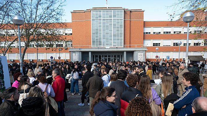 Telediario Fin de Semana - Casi 28.000 personas se presentan al examen del MIR