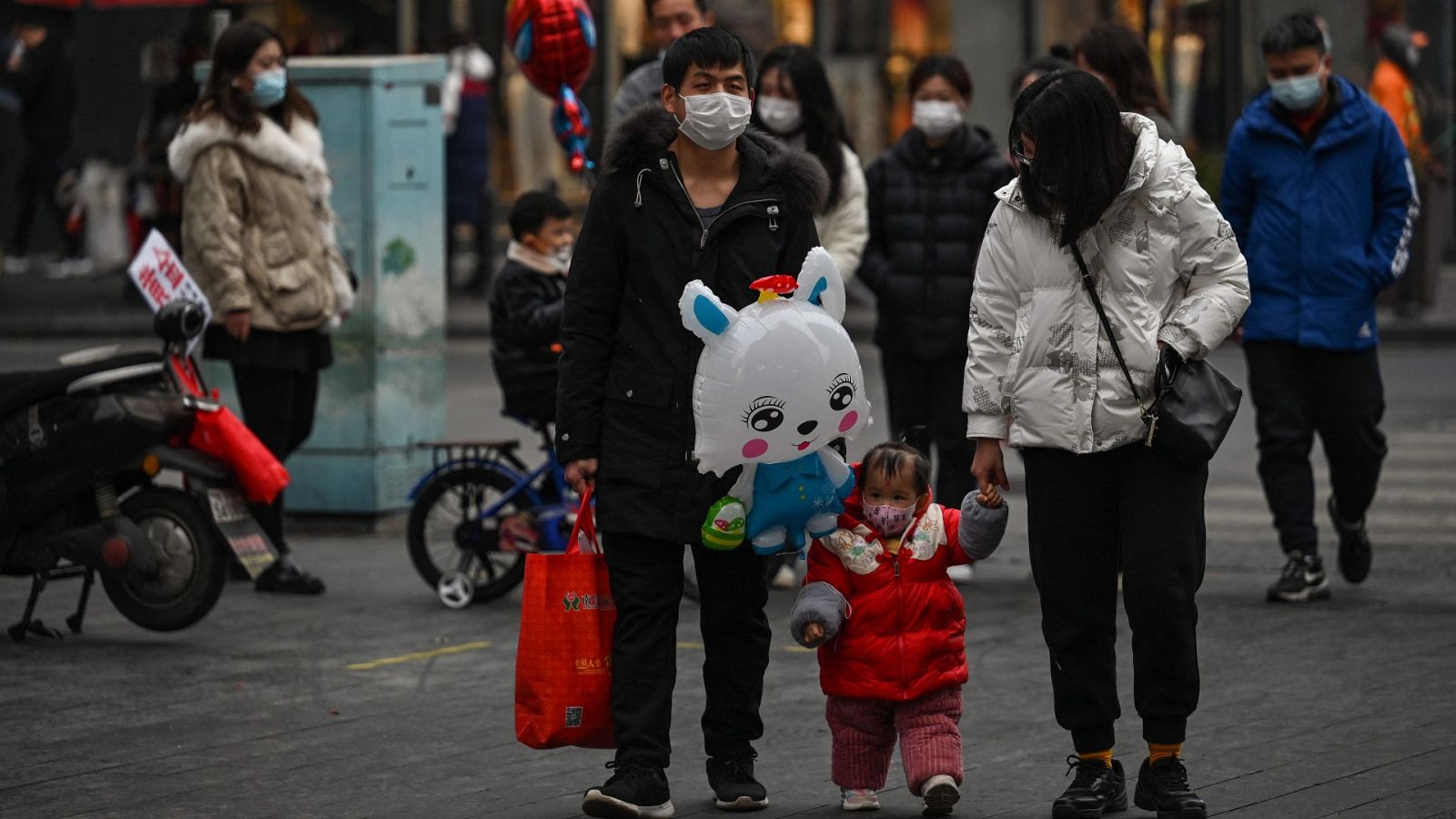 Wuhan celebra el año del conejo sin restricciones por la pandemia