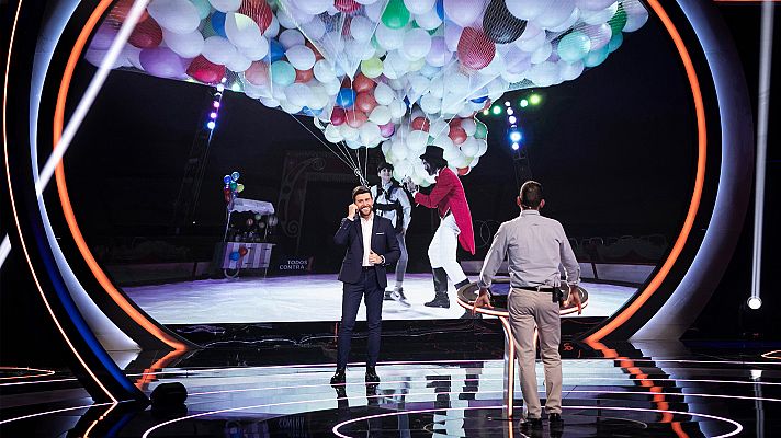 'Todos contra 1' eleva a Carlos Higes con globos de helio