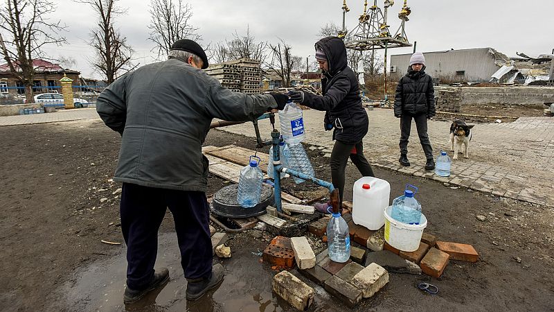 La vida en Bajmut, a cinco kilómetros del frente