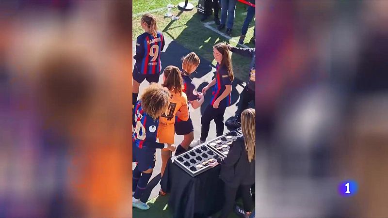 La entrega de medallas tras la Supercopa femenina