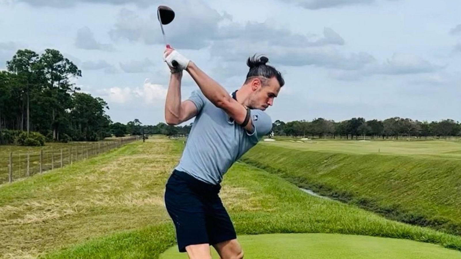 Gareth Bale inicia su carrera en el golf | Ver