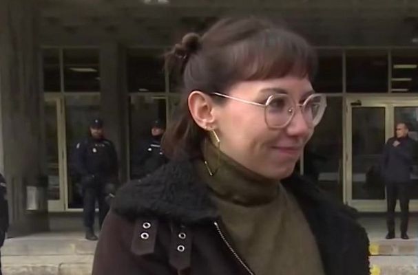Hablando claro - La mejor alumna de Ciencias de la Información, sobre el nombramiento de Ayuso como alumna ilustre: "No se lo ha ganado"