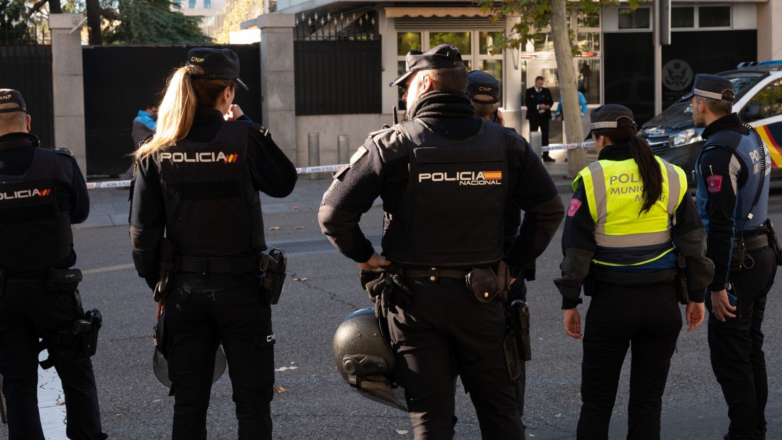 Detenido un hombre de 74 años por las  cartas con material pirotécnico enviadas a Moncloa, Defensa y varias embajadas