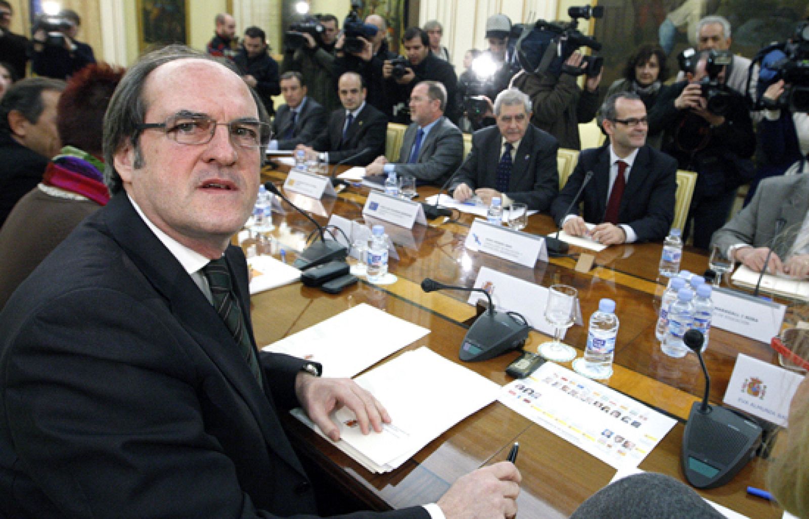 Gabilondo presenta a las autonomías su plan para mejorar la enseñanza | Ver