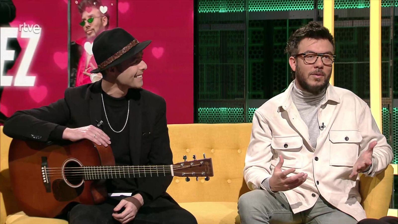 Culturas 2 - Hablamos de series y escuchamos al dúo Antílopez en acústico - ver ahora