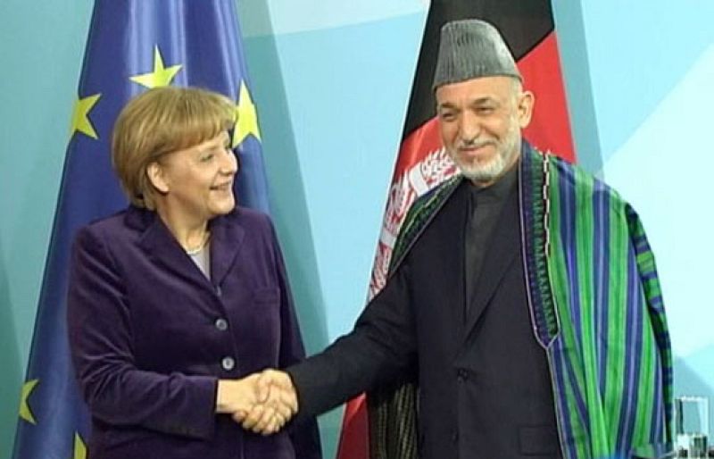  El presidente afgano, Hamid Karzai, está de visita en Alemania, donde ha recibido el apoyo de la canciller Angela Merkel a su proyecto de integrar a los talibanes menos radicales en la sociedad afgana. En la Conferencia de Londres, que se celebra el