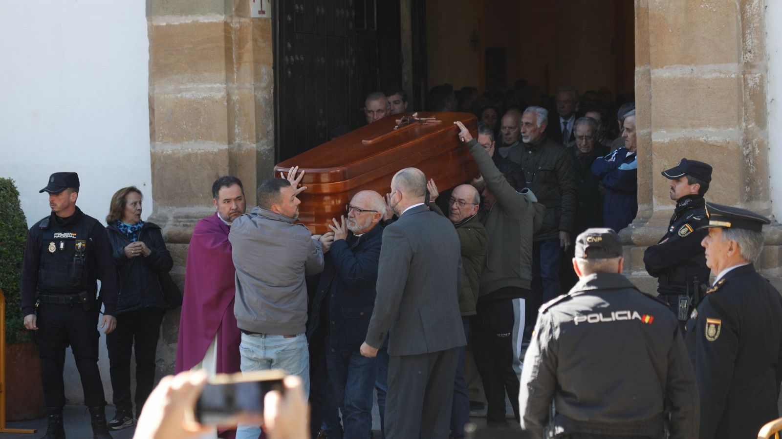 Los vecinos de Algeciras se despiden del sacristán asesinado