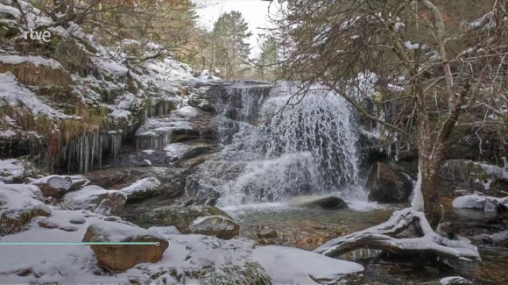 El tiempo - Acumulaciones significativas de nieve en el área cantábrica y norte de los sistemas Central e Ibérico. Heladas generalizadas.