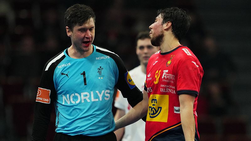 Mundial de balonmano | El tremendo enfado de Landin tras un lanzamiento de Dani Dujshebaev en la semifinal -- Ver ahora