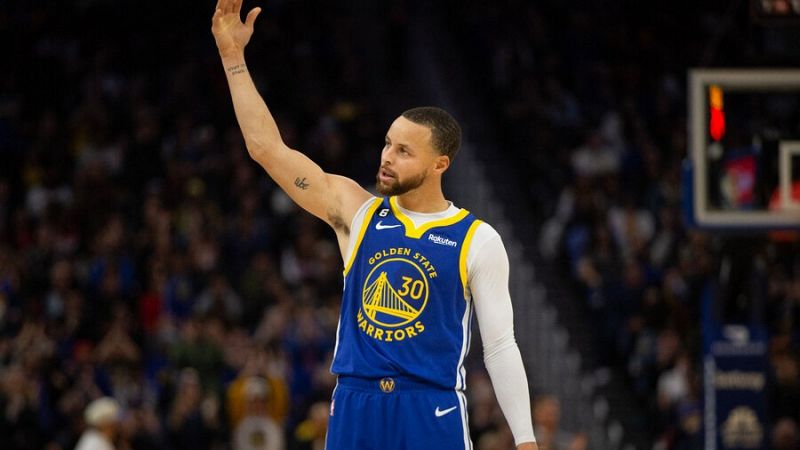 Curry y Antetokounmpo brillan en la jornada de la NBA | Ver