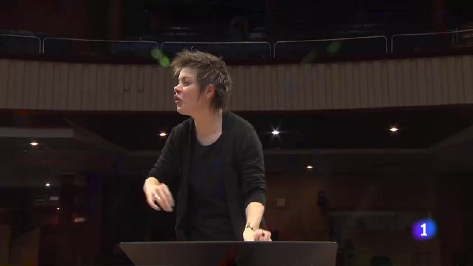 Martina Batic dirige el Coro de Raditelevisión Española -Ver ahora