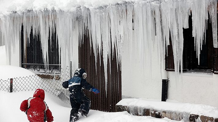 Telediario Fin de Semana - El frío afecta a casi toda España y hay aviso por nieve en muchos puntos del norte
