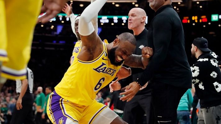 Otra exhibición sin premio de un LeBron que acabó desquiciado