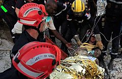 Rescatan a una menor atrapada durante 15 días bajo los escombros