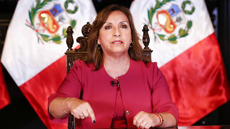 Boluarte insiste en adelantar las elecciones en Perú a octubre de este año         