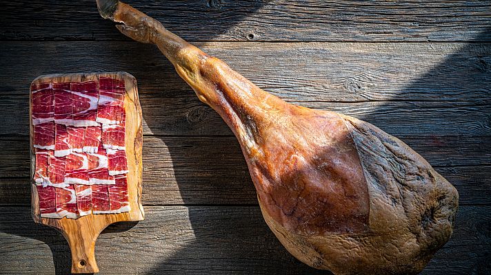 Telediario 1 - La sequía amenaza al jamón ibérico: falta bellota para alimentar a los cerdos