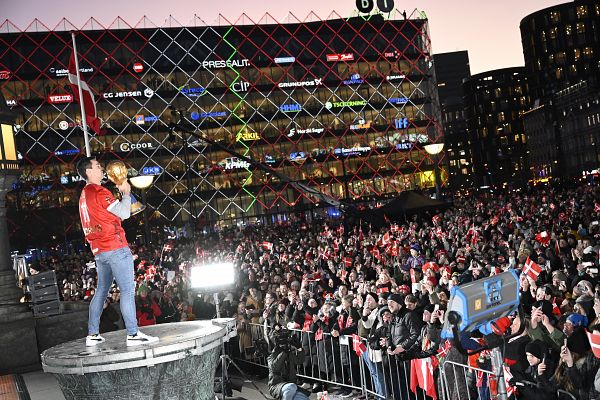 Multitudinario recibimiento a Dinamarca tras conquistar el oro mundial