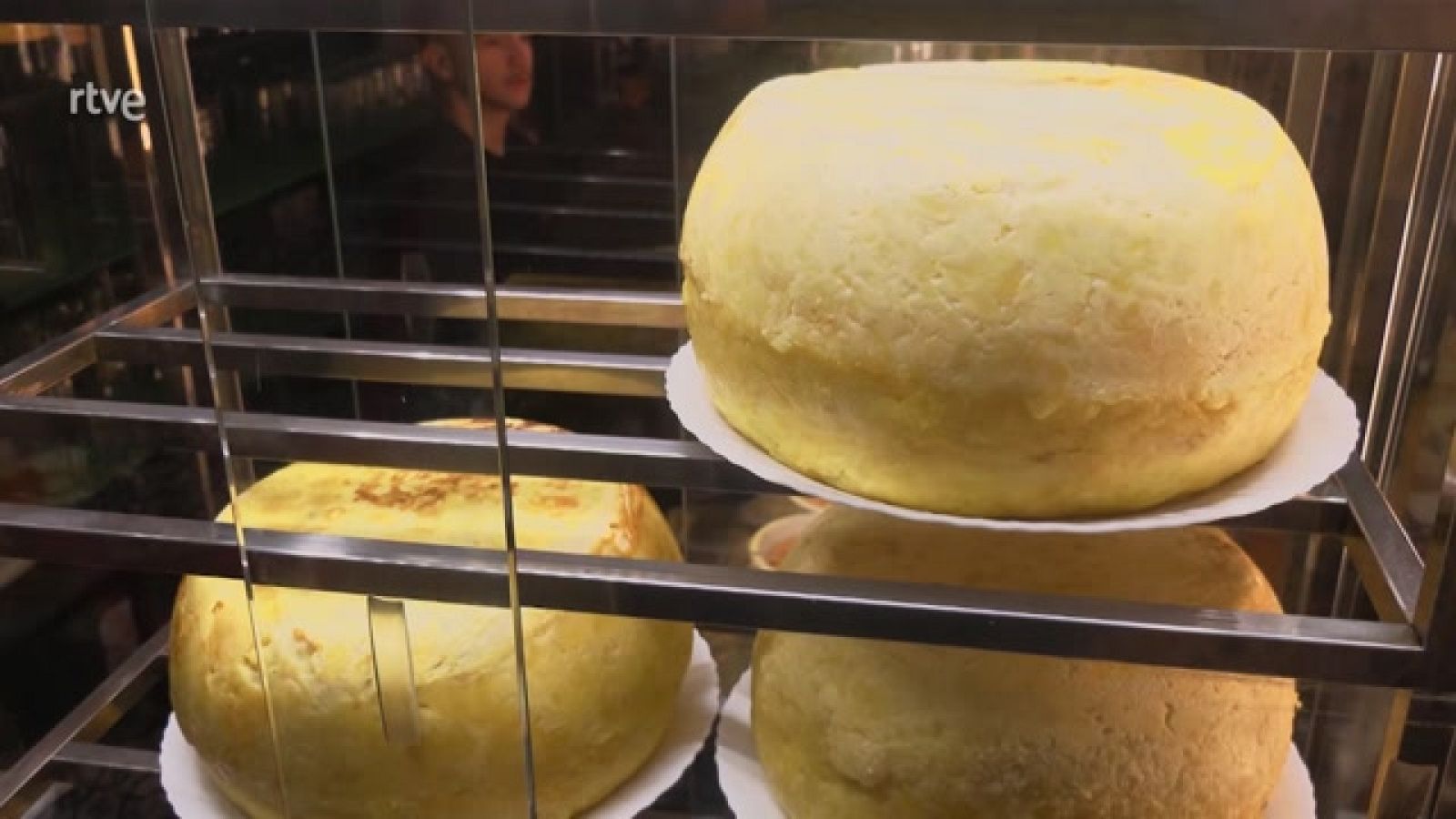 Así es una tortilla de patata gigante