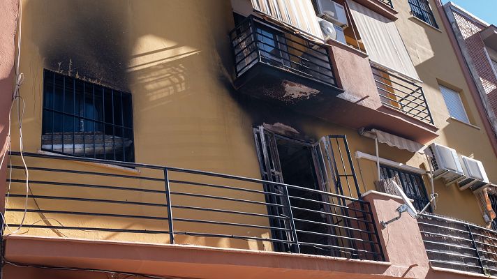 Mueren tres estudiantes en el incendio de un piso en Huelva