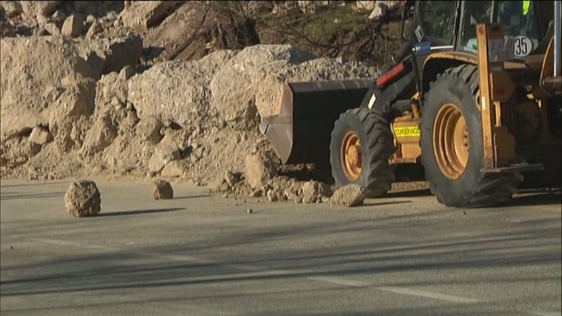 Estabilizan la ladera de la A-395 - Ver ahora