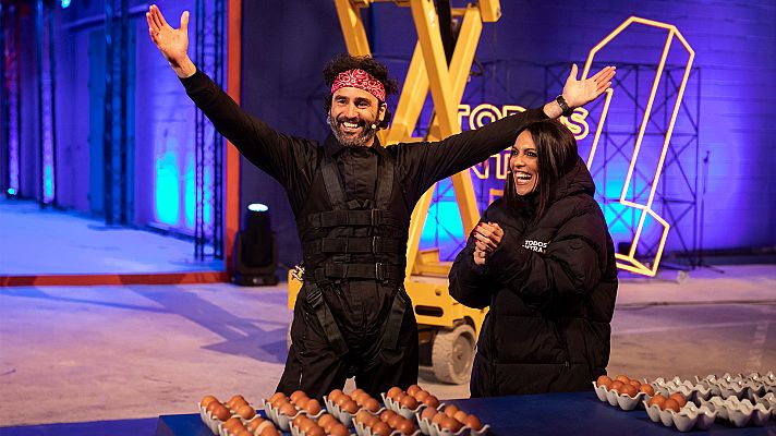  - Raúl Gómez cae en puenting con una cesta de huevos