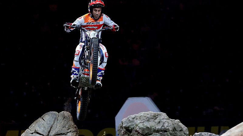 Mundial de X-Trial en Barcelona: Toni Bou defiende título con dudas sobre su estado -- Ver ahora