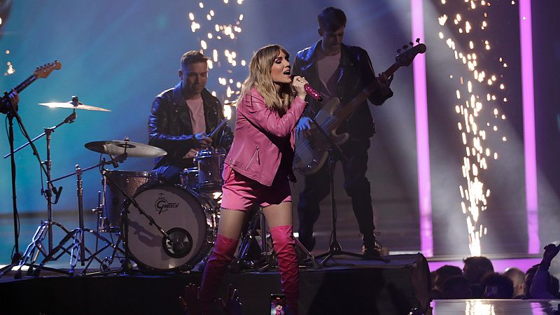 Benidorm Fest - Edurne canta sus mejores canciones en la primera semifinal