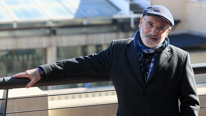 Telediario 1 - Fernando Aramburu: "Es sano satirizar el totalitarismo"