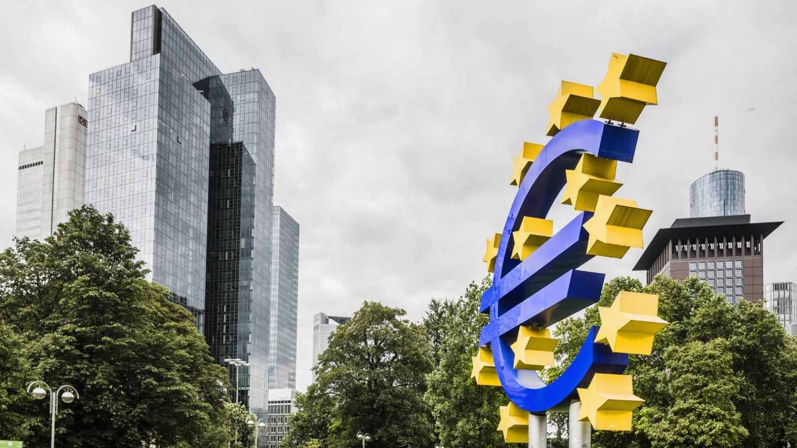 El BCE sube los tipos de interés medio punto, hasta el 3%