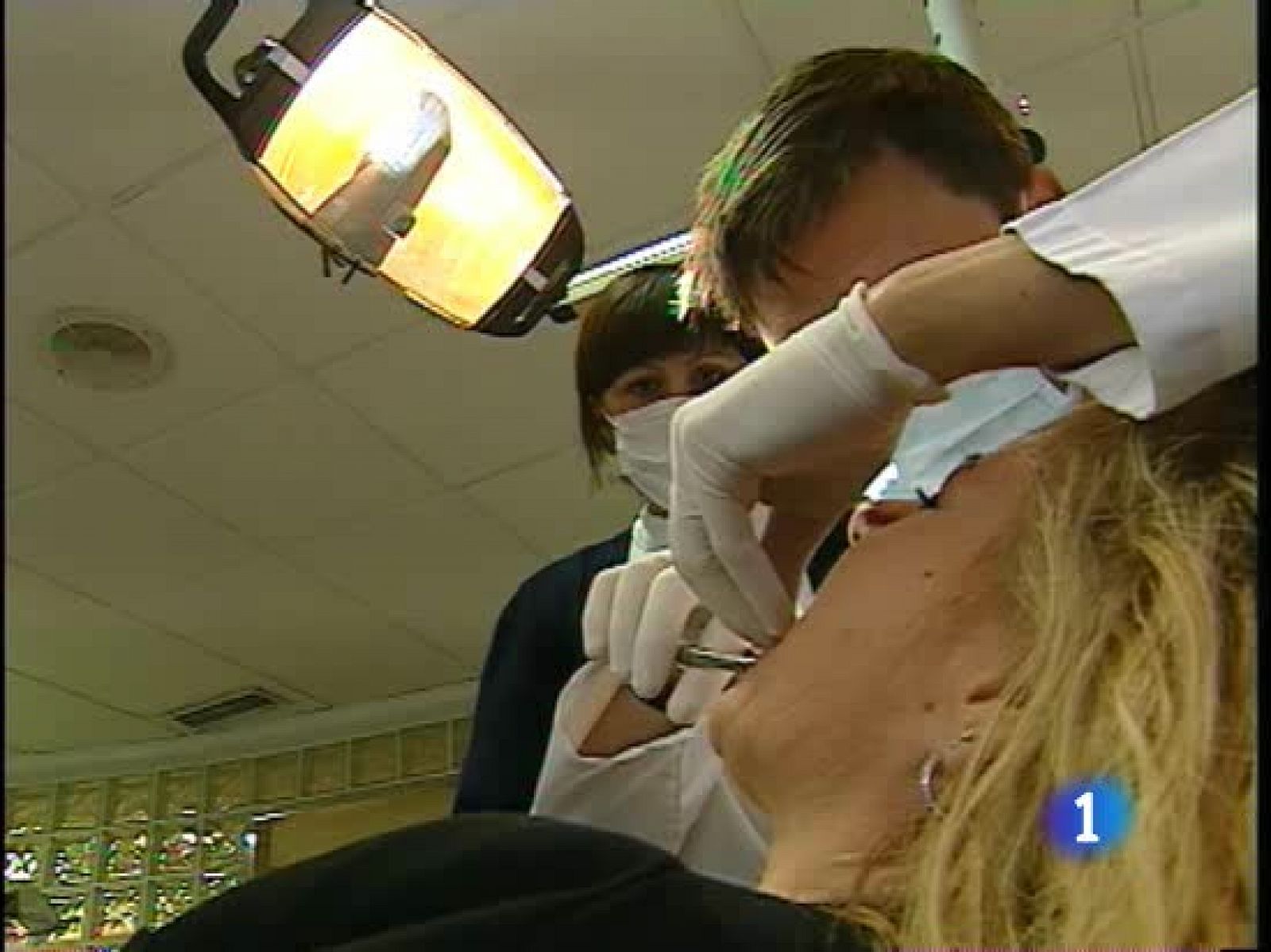 Las familias gastan 1.300 euros al año en cuidados médicos básicos que no cubre la seguridad social ni los seguros privados - Ciencia y tecnología en Rtve.es | Ver