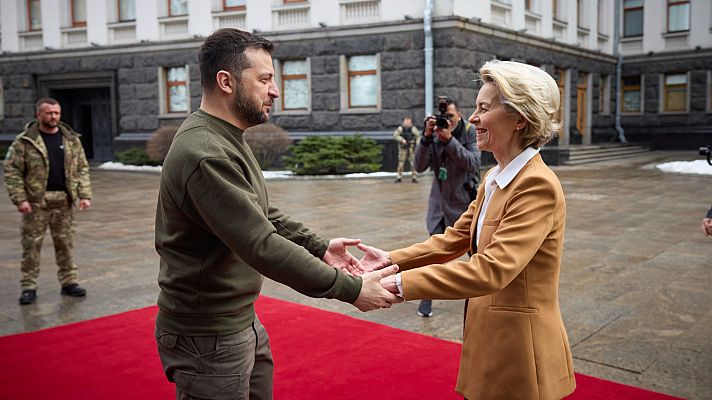 Telediario 1 - La Unión Europea promete más dinero y apoyo a Ucrania en su visita a Kiev