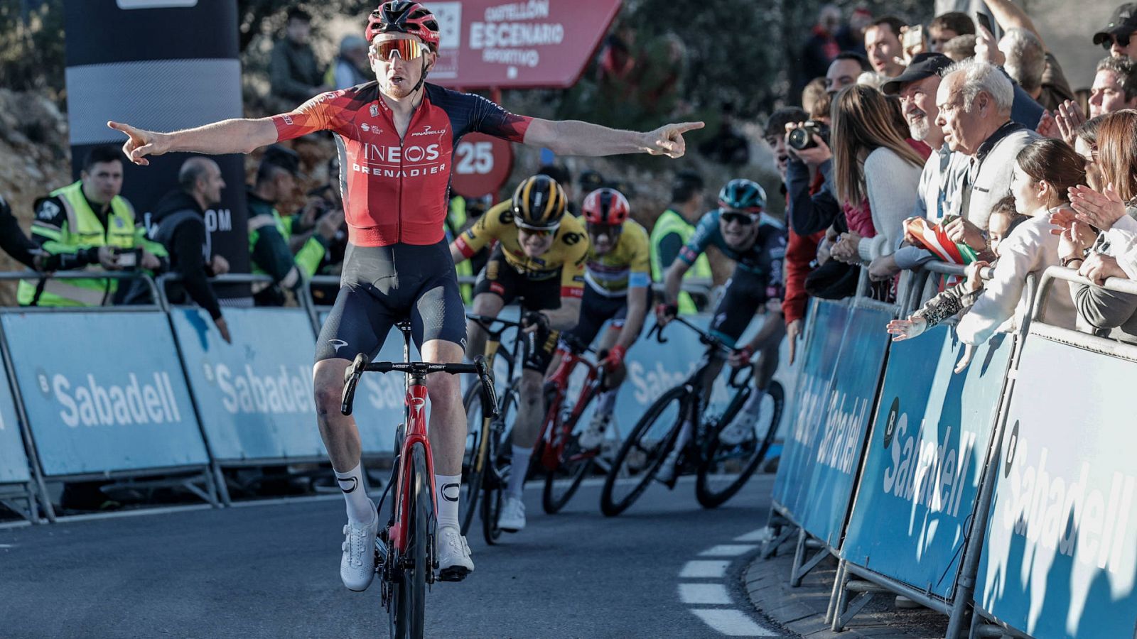 Volta Comunitat Valenciana | Tao Geoghegan Hart gana la etapa reina en la Santa Cova de Altura -- Ver ahora