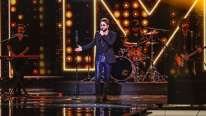 Manuel Carrasco canta "Eres" en la final