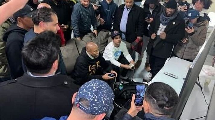 Telediario Fin de Semana - El alcalde de Nueva York duerme en un albergue para migrantes