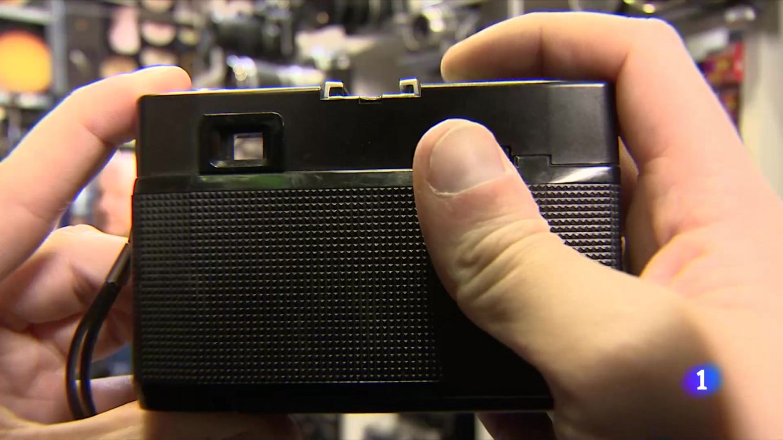 El resurgir de la cámara de fotos analógica -Ver ahora