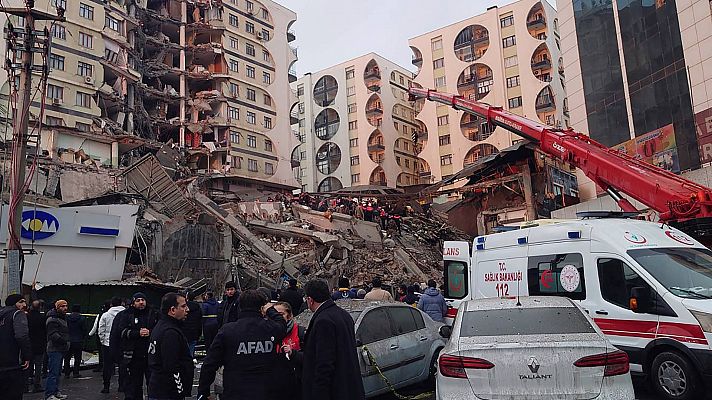 Más de 200 muertos y centenares de heridos en el sureste de Turquía y en Siria tras un terremoto de 7,4