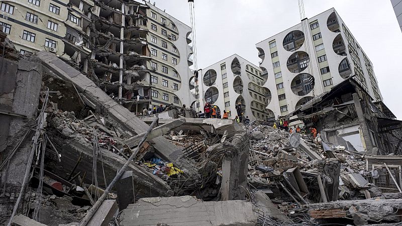 Españoles afectados por el terremoto: "Todo lo que podamos ayudar, siempre lo haremos" - Ver ahora