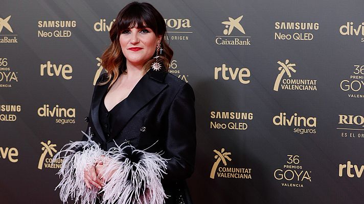Flash moda - Goya 2023. Rozalen: "Le toca llevárselo a Leiva y Sabina"