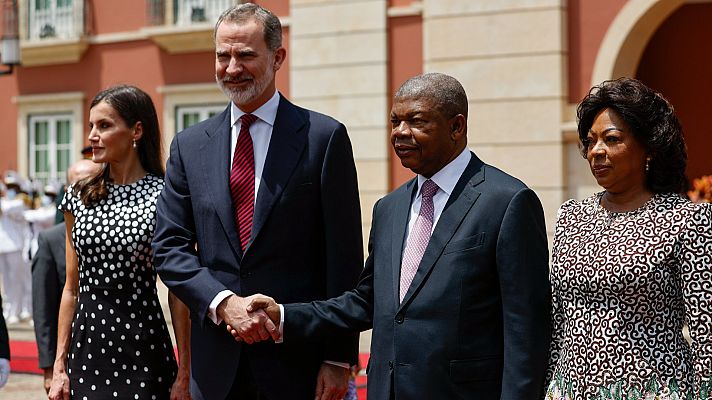 Los reyes llegan a Angola en su primera visita de Estado