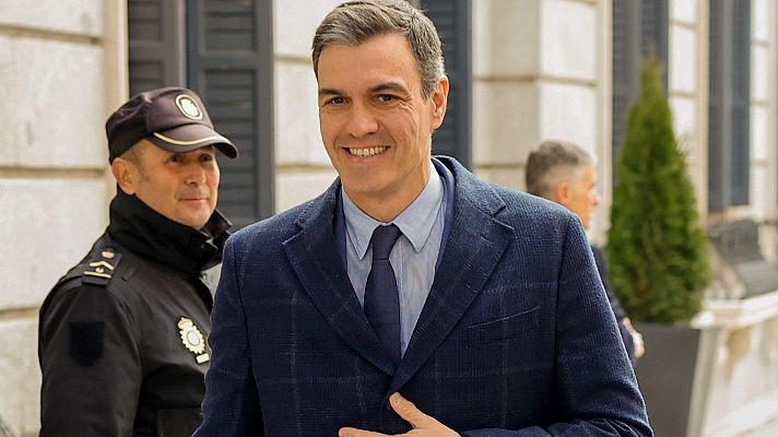 Sánchez dice que "da la cara" y se "empeña en resolver el problema del 'sí es sí" y el PP responde: "Su soberbia le impide ser feminista"