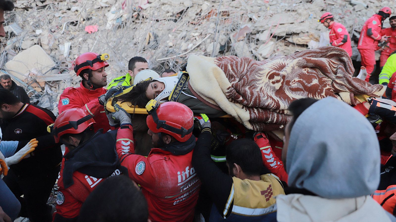 Los equipos de rescate españoles ya trabajan a contra reloj para buscar supervivientes eb Turquía y Siria