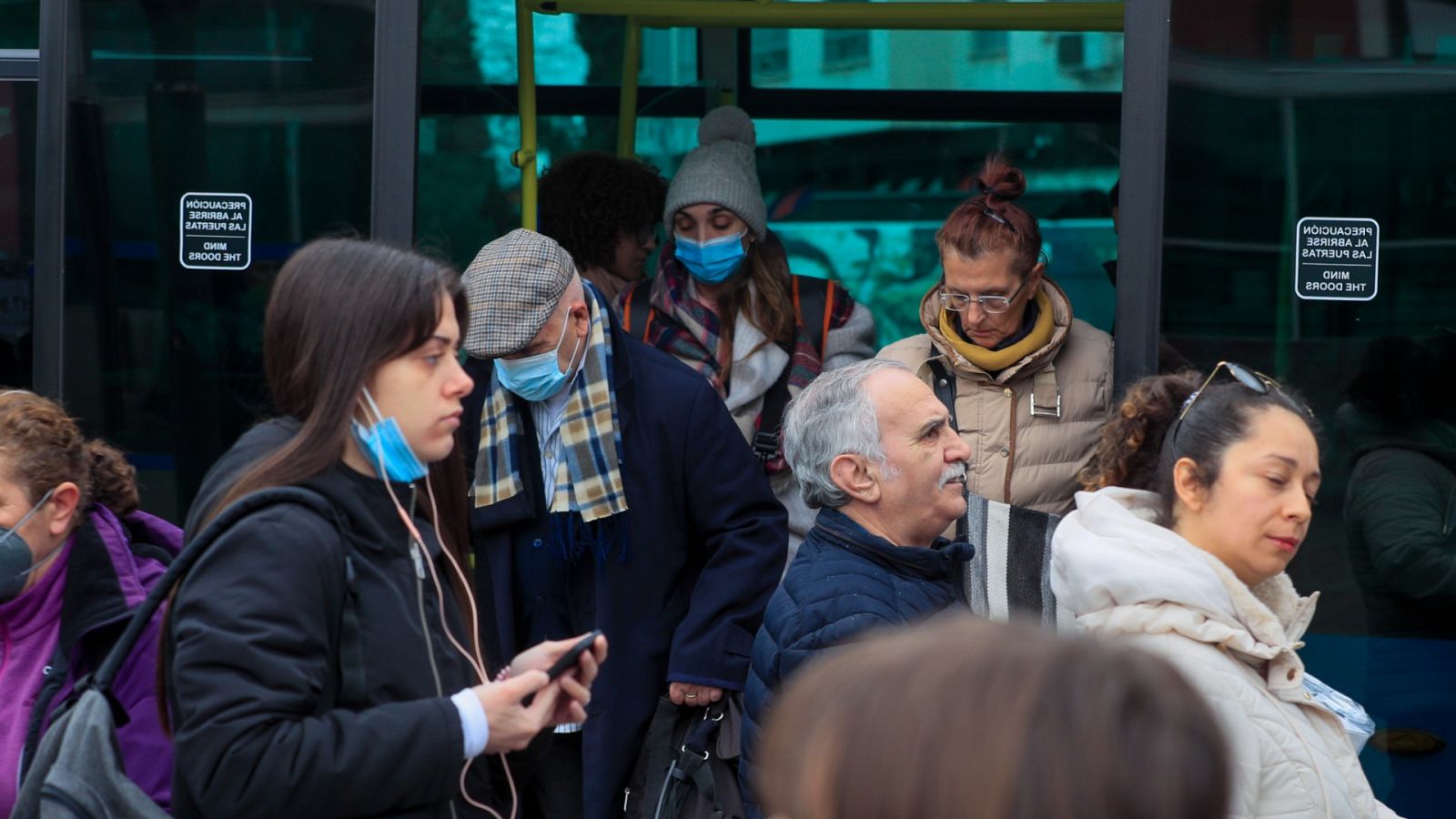 Primer día sin mascarillas en el transporte público